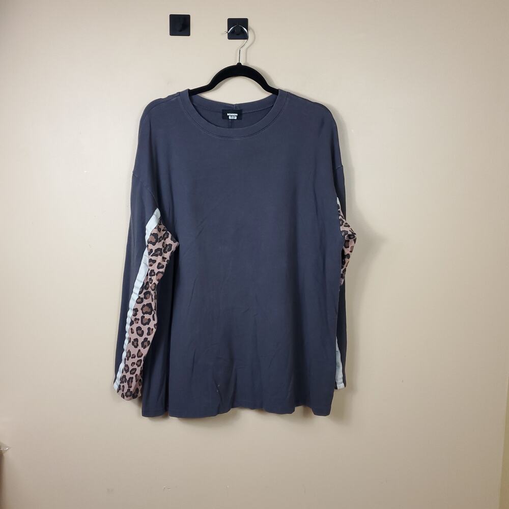MONROW Gray Crewneck Pullover Sweatshirt with Leopard Print Size M